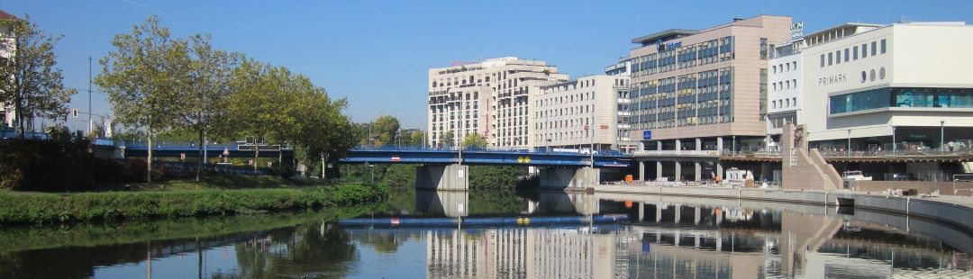 Detektive observieren an der Berliner Promenade in Saarbrücken